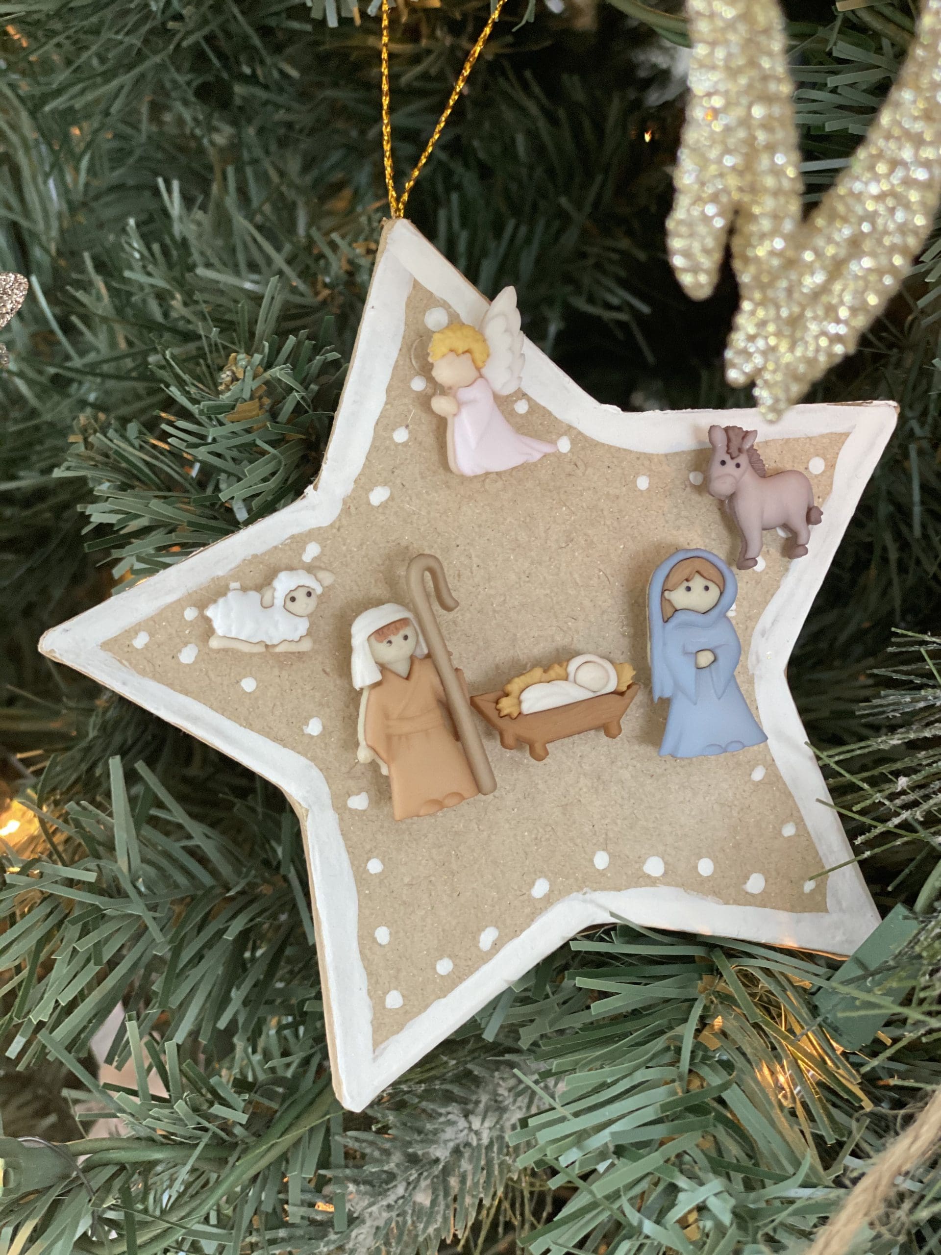 4 Simple Crafts to Do With Kids This Season