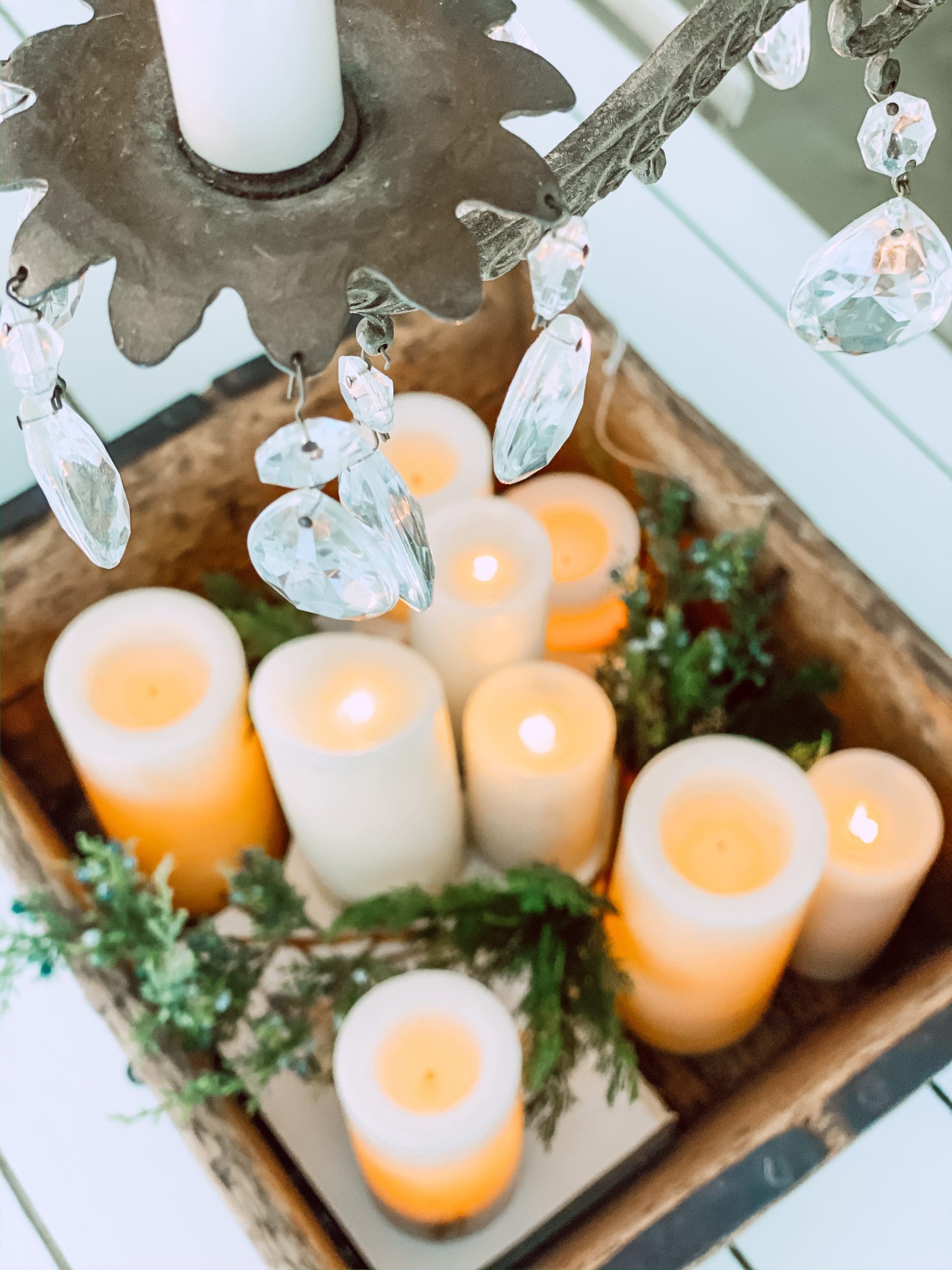 9 Festive and Easy Christmas Candle Centerpiece Ideas - Robyn's French Nest