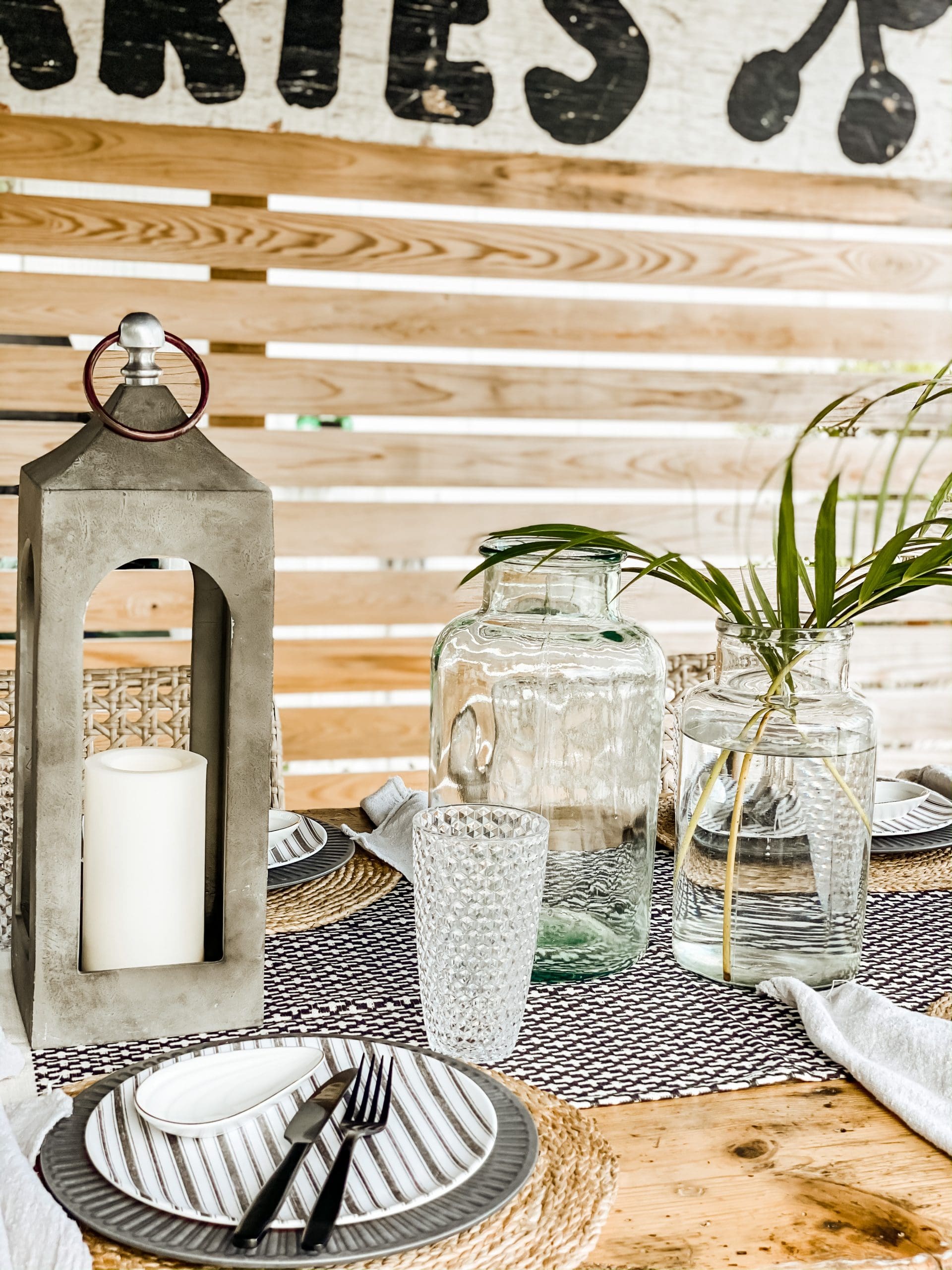 How to Create an Outdoor Dining Space: 5 Easy Tips