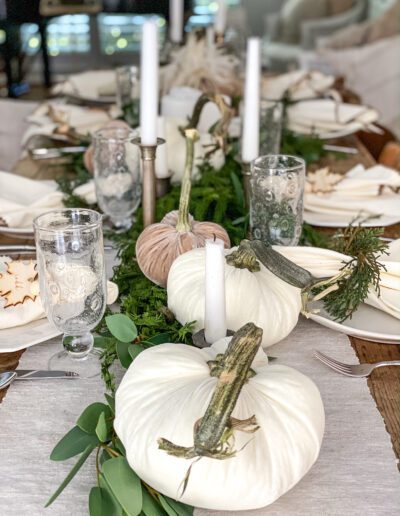 How to Create a Beautiful and Easy Thanksgiving Tablescape - Robyn's ...