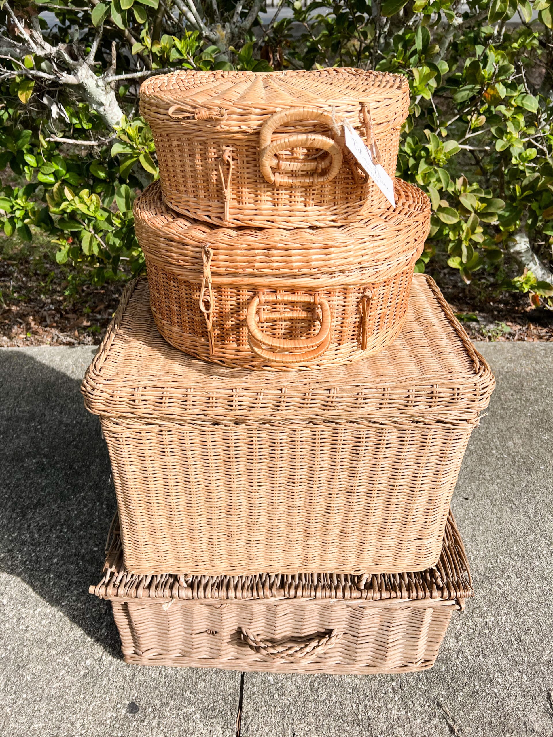 https://robynsfrenchnest.com/wp-content/uploads/2022/05/Thrifted-baskets-scaled.jpg