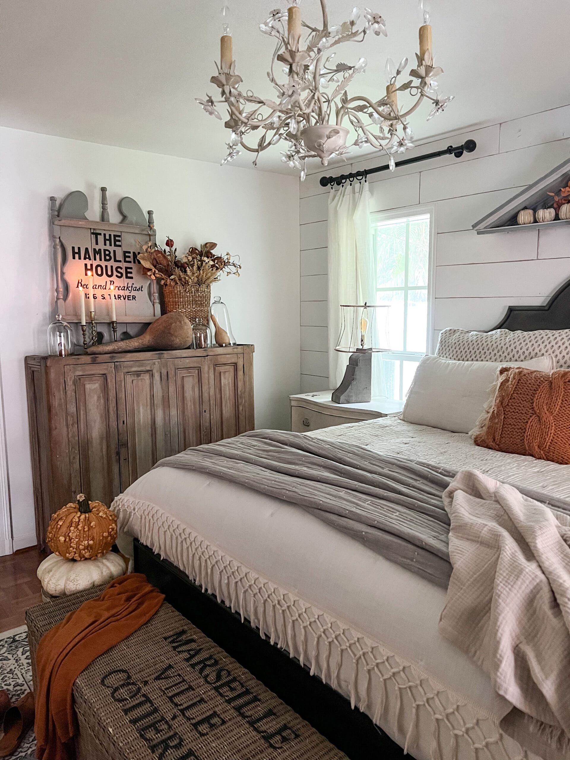 7 Bed Accessories to Stylize Your Bedroom for Fall