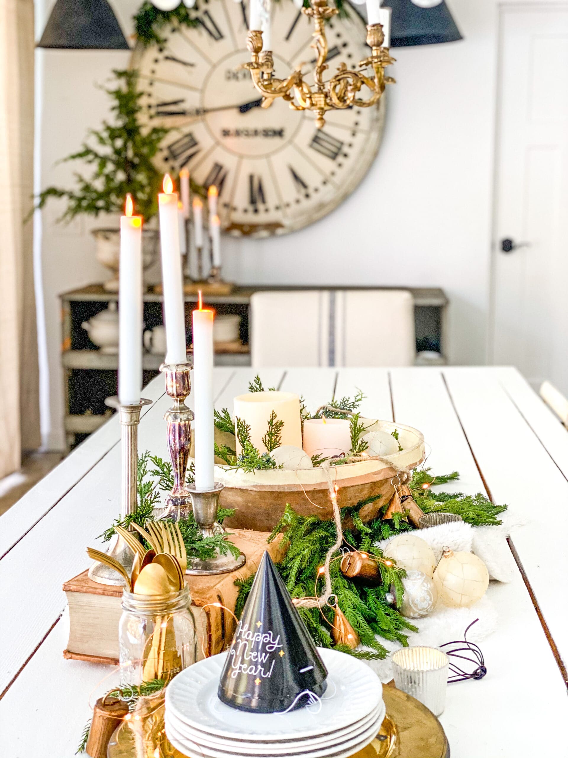 15 Easy New Year's Eve Decor Ideas for a Classy and Cozy Home