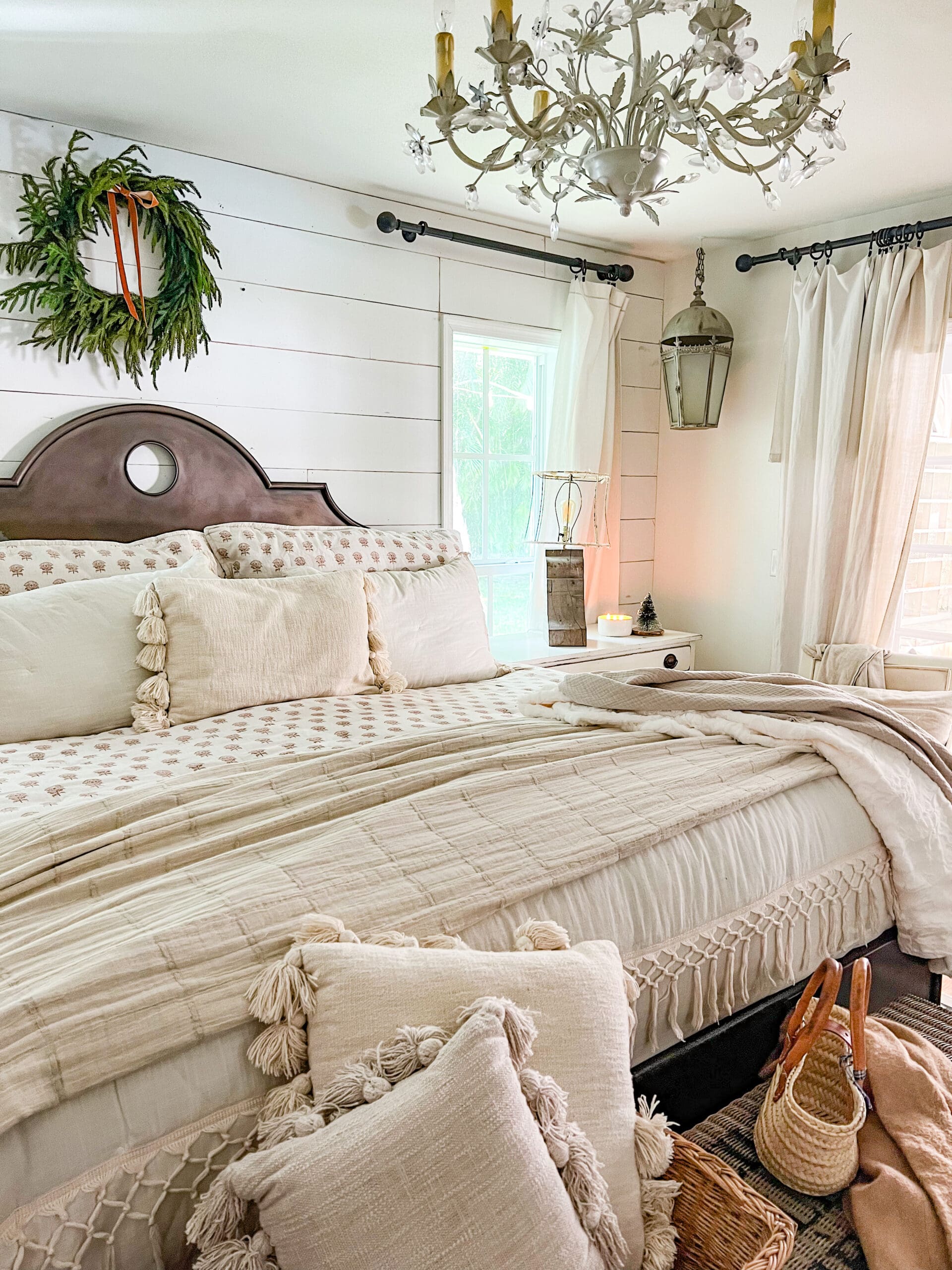 10 Ways to Decorate a Cozy Winter Bedroom Retreat On a Budget