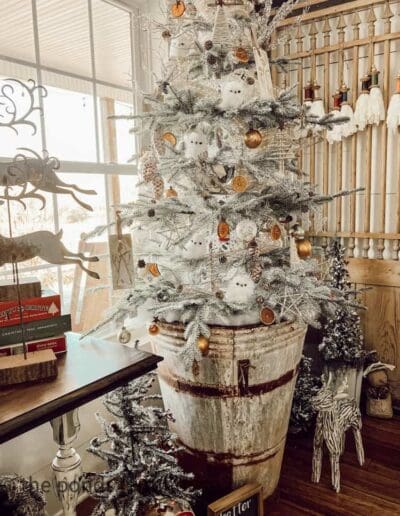 23 Best & Easy Ways to Decorate a Christmas Tree - Robyn's French Nest
